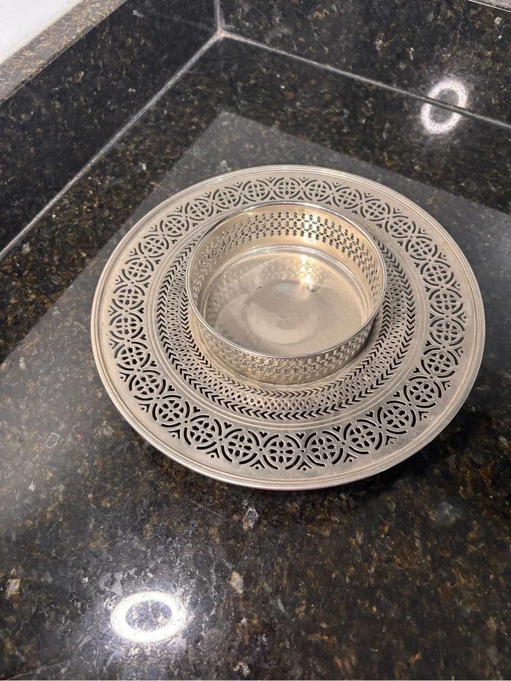 MANNING BOWMAN & CO Intricate Filigree Silvertone Covered Server w/Built-in Bowl